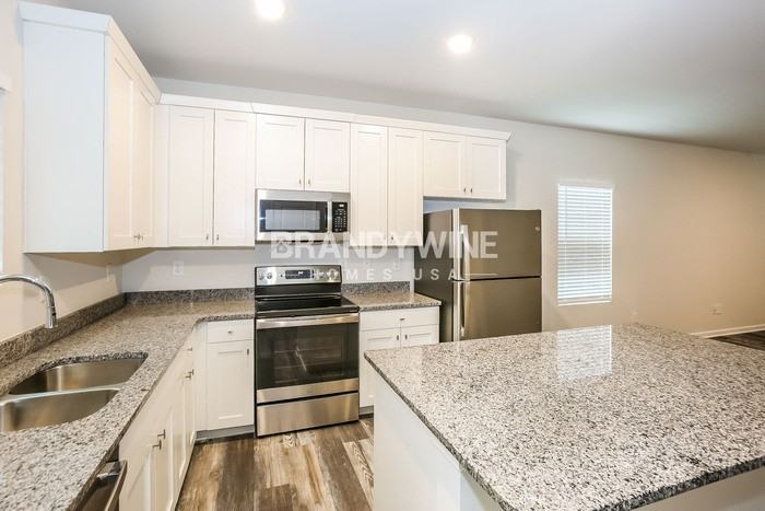 309 Centre St - Photo 7 of 22