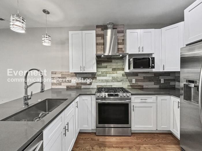 1225 Perry St - Photo 3 of 33