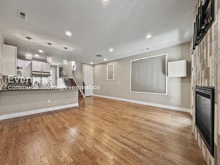 1225 Perry St - Photo 6 of 33