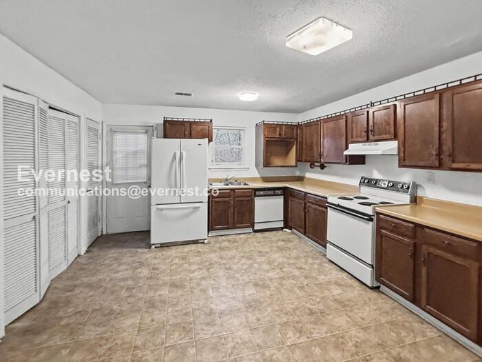 426 Buckingham Cir - Photo 2 of 19