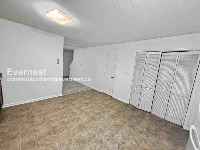 426 Buckingham Cir - Photo 4 of 19