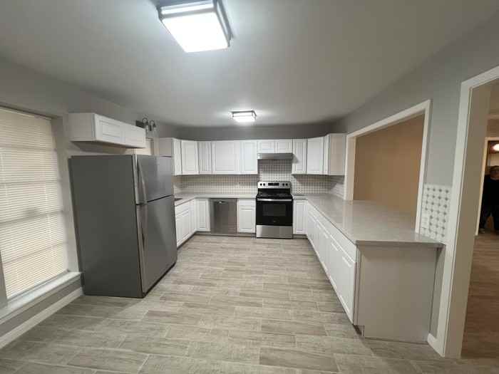 1110 Falcon Dr - Photo 3 of 22