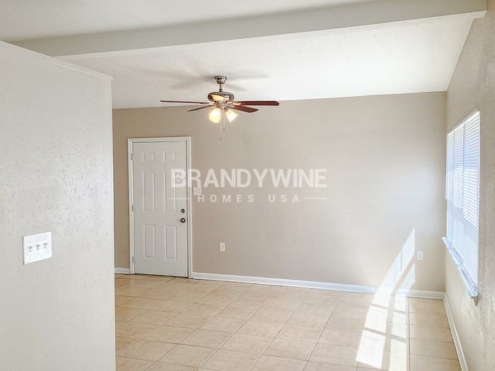 2016 E Crenshaw St - Photo 4 of 32