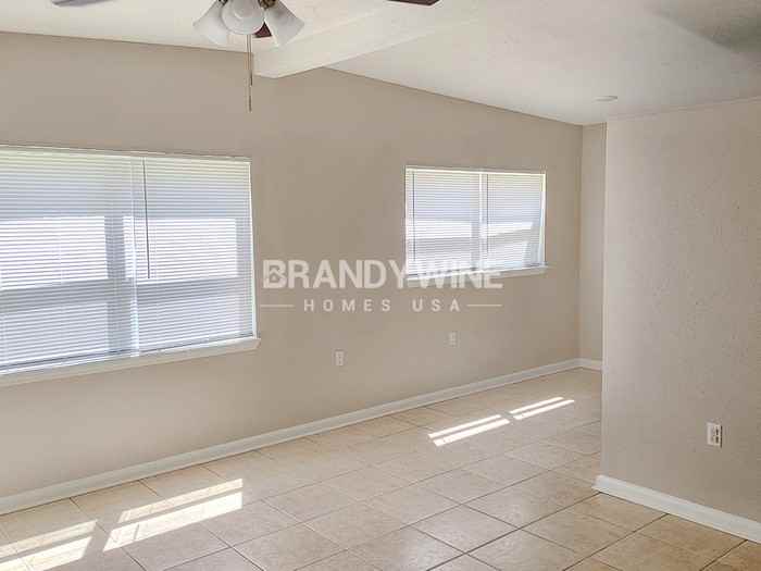 2016 E Crenshaw St - Photo 5 of 32