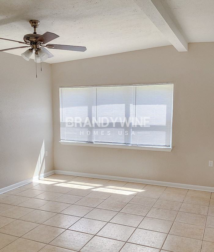 2016 E Crenshaw St - Photo 6 of 32