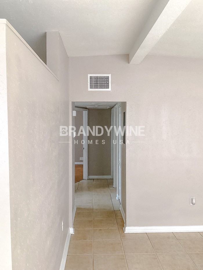 2016 E Crenshaw St - Photo 7 of 32