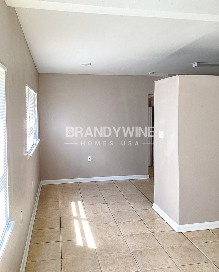 2016 E Crenshaw St - Photo 7 of 34