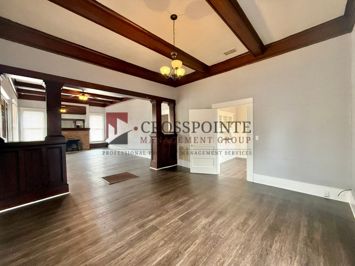 622 W Dobbs St - Photo 7 of 27