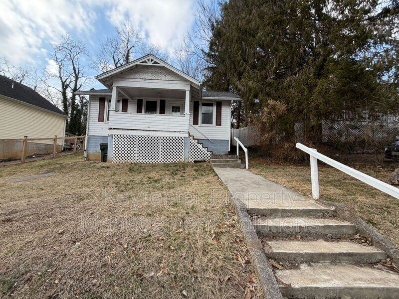 330 Montgomery Ave - Photo 2 of 25