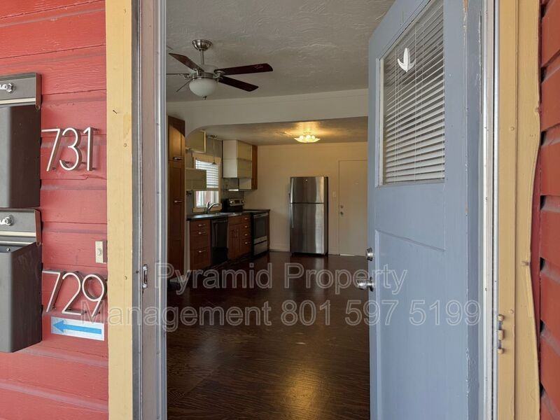 729-731 Ws #731 - Photo 2 of 10