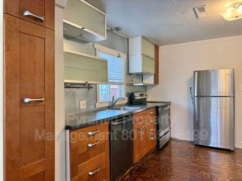 729-731 Ws #731 - Photo 4 of 10