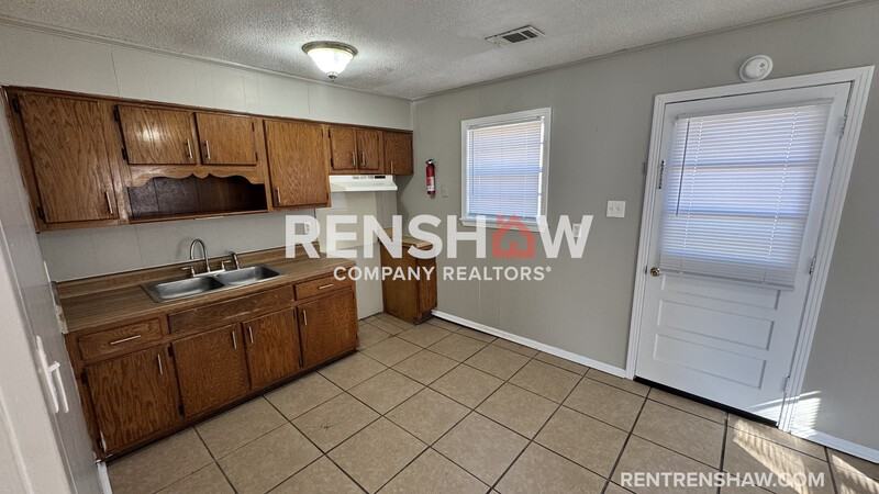 321 Navy Dr - Photo 4 of 15