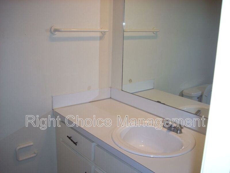 9 Montclair Ct #B - Photo 2 of 6