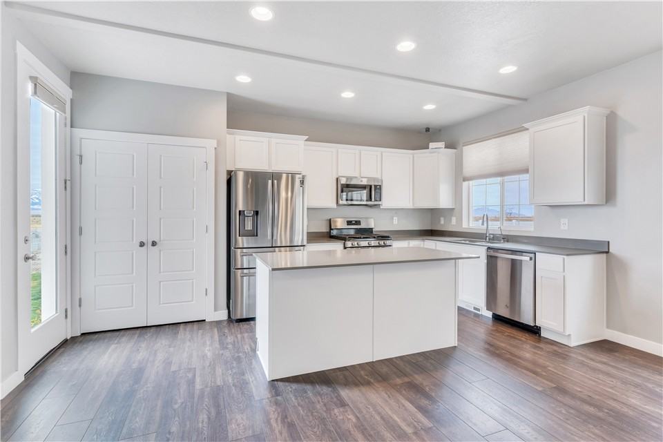 5749 N Osprey Dr - Photo 3 of 17