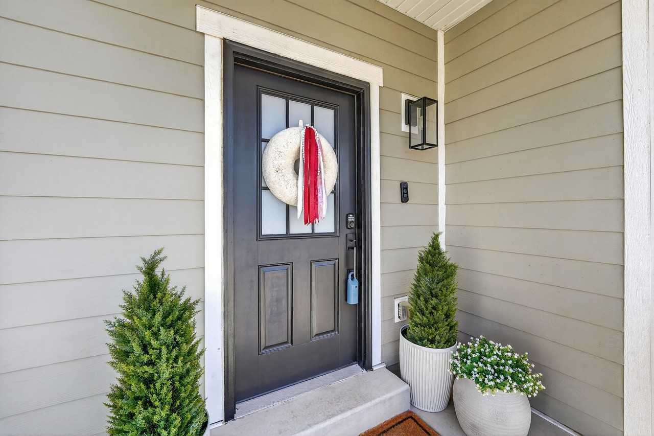 512 S Pegasus Way - Photo 3 of 34