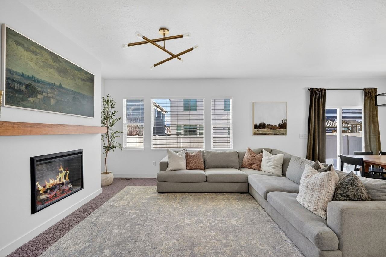 512 S Pegasus Way - Photo 5 of 34