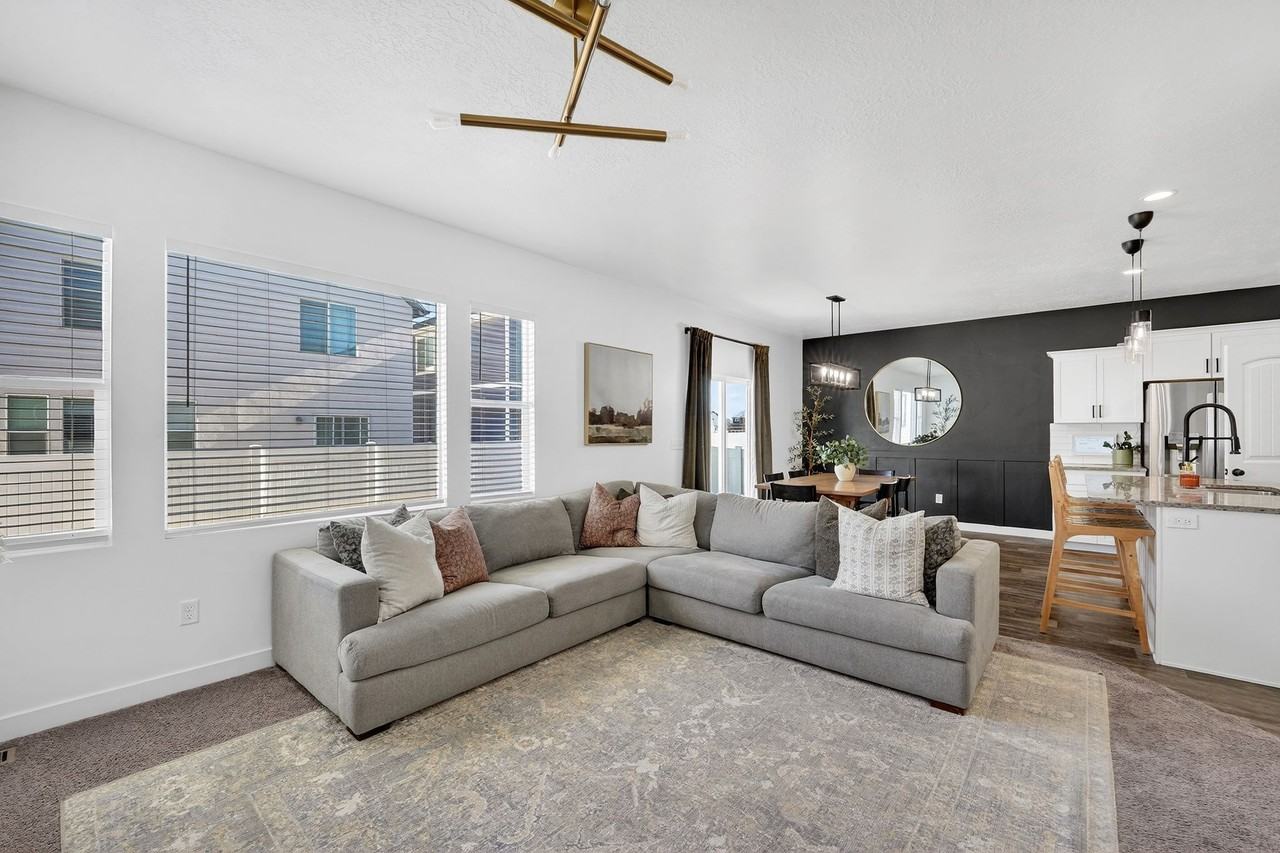 512 S Pegasus Way - Photo 7 of 34