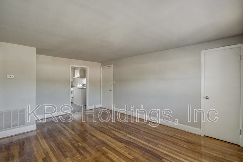 5427 Remuda Dr - Photo 4 of 8