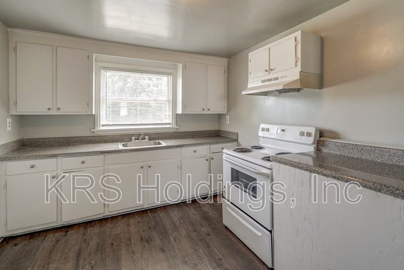 5427 Remuda Dr - Photo 6 of 8