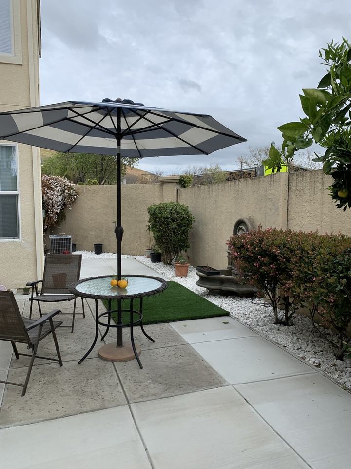 2201 S Donovan Way #NA - Photo 2 of 8