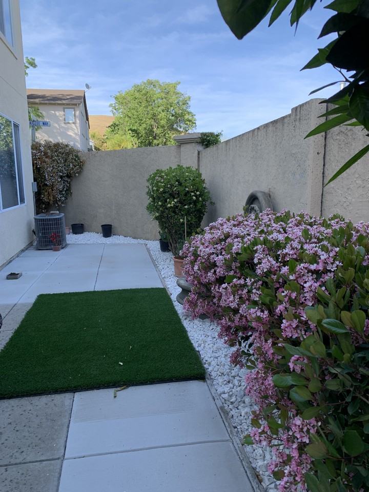 2201 S Donovan Way #NA - Photo 3 of 8