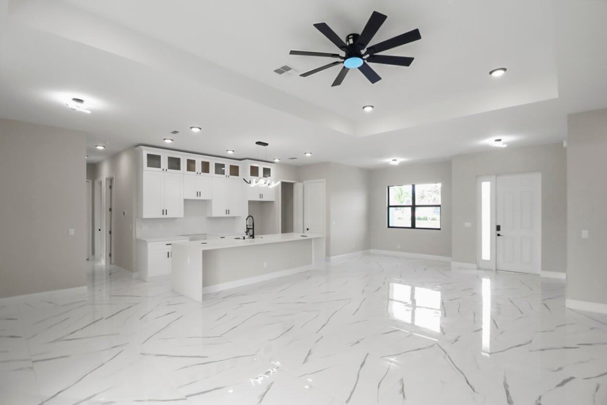 850 Sw Abingdon Ave #NA - Photo 3 of 15