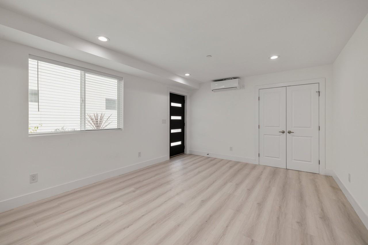 637 N Kingsley Dr #1-2 - Photo 2 of 12