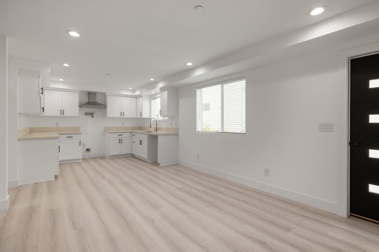 637 N Kingsley Dr #1-2 - Photo 7 of 12