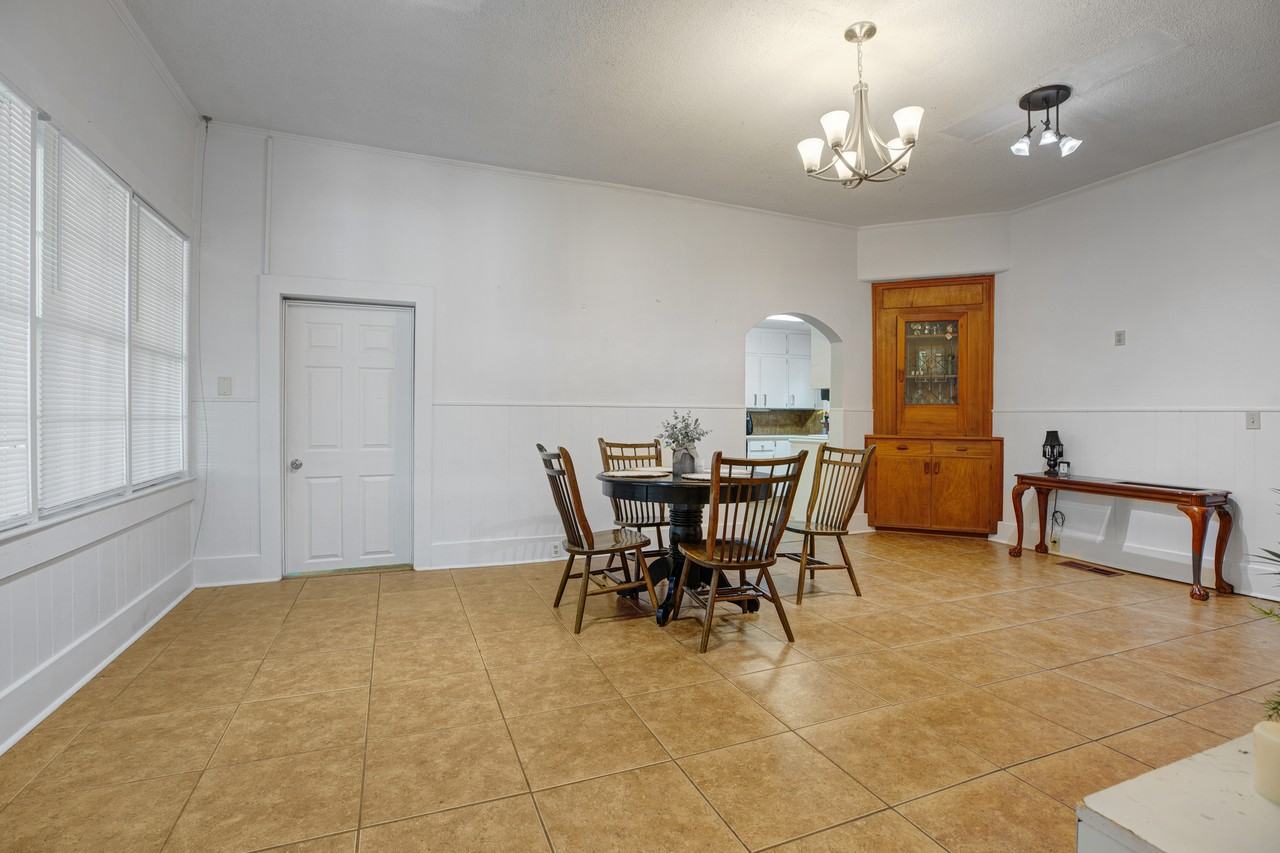 427 N Sterling St #NA - Photo 4 of 16