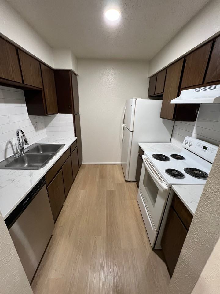 2800 Victory Dr #301 - Photo 7 of 15