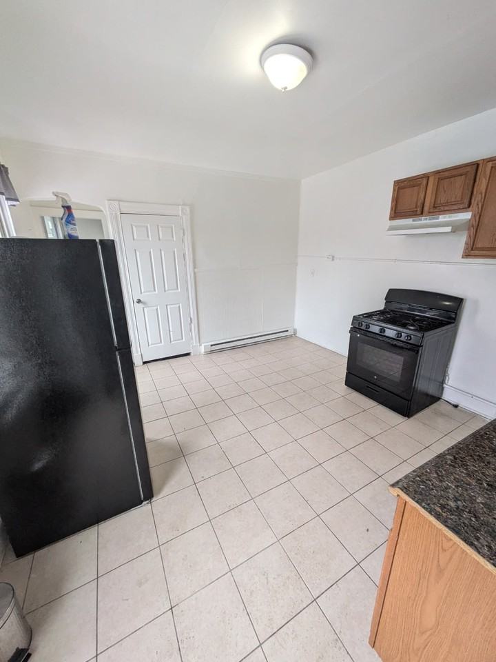 439 S River St #4 - Photo 2 of 10