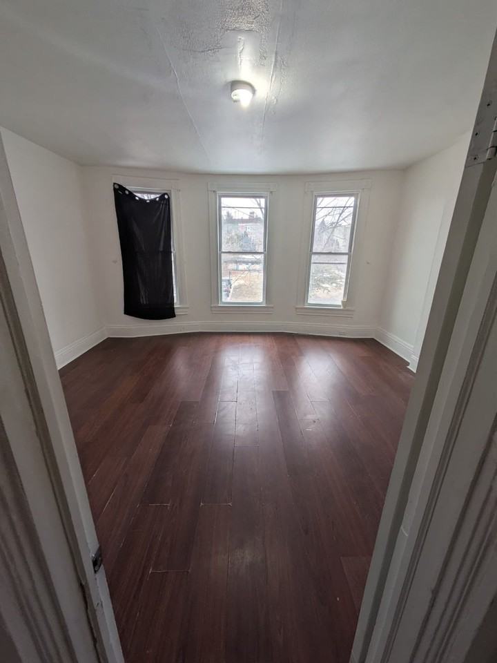 439 S River St #4 - Photo 6 of 10