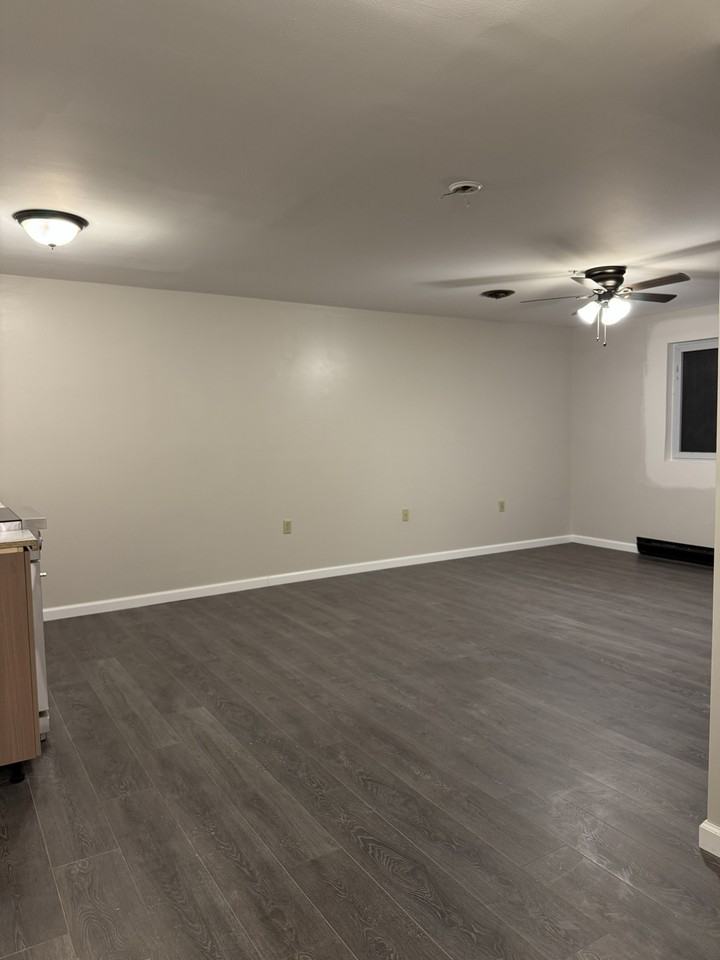 355 S Main St #B8 - Photo 7 of 17