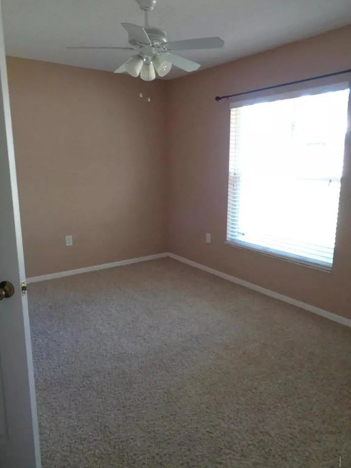 1358 Sanibel Ln #NA - Photo 4 of 8