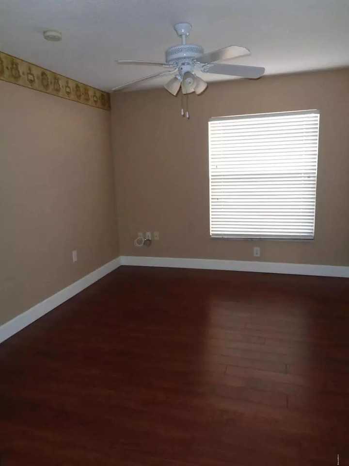 1358 Sanibel Ln #NA - Photo 5 of 8