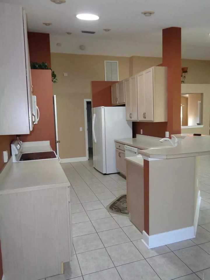 1358 Sanibel Ln #NA - Photo 6 of 8