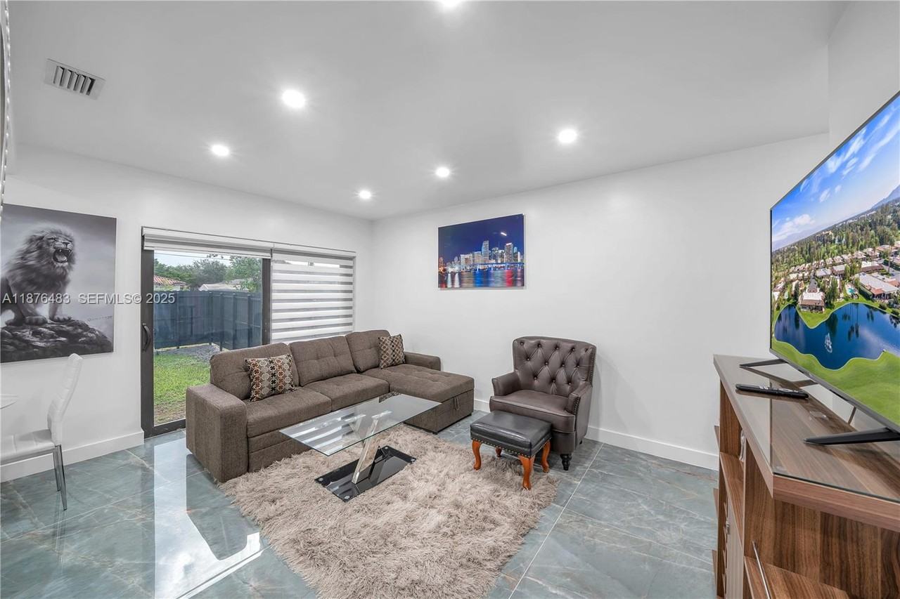 11223 Ne 9th Ct #11223 - Photo 3 of 15