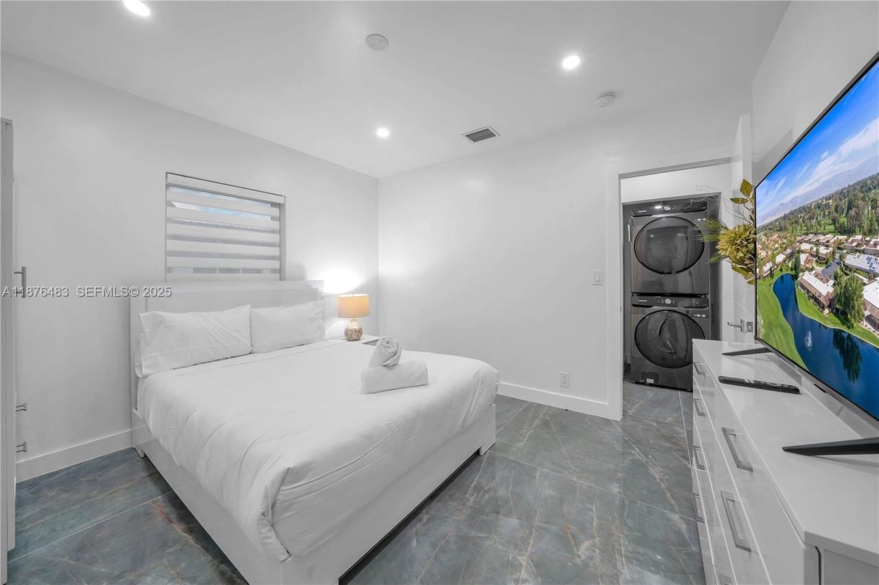 11223 Ne 9th Ct #11223 - Photo 6 of 15