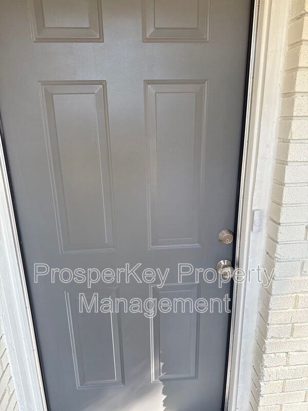 340 Adelle St Se - Photo 4 of 17