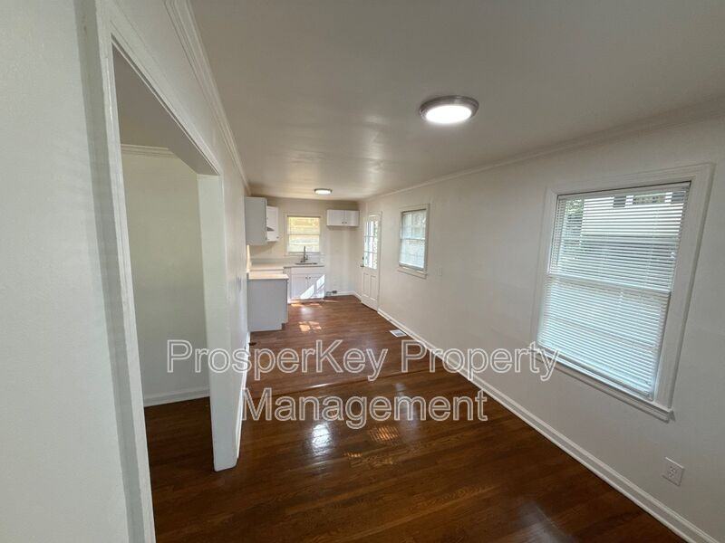 340 Adelle St Se - Photo 7 of 17