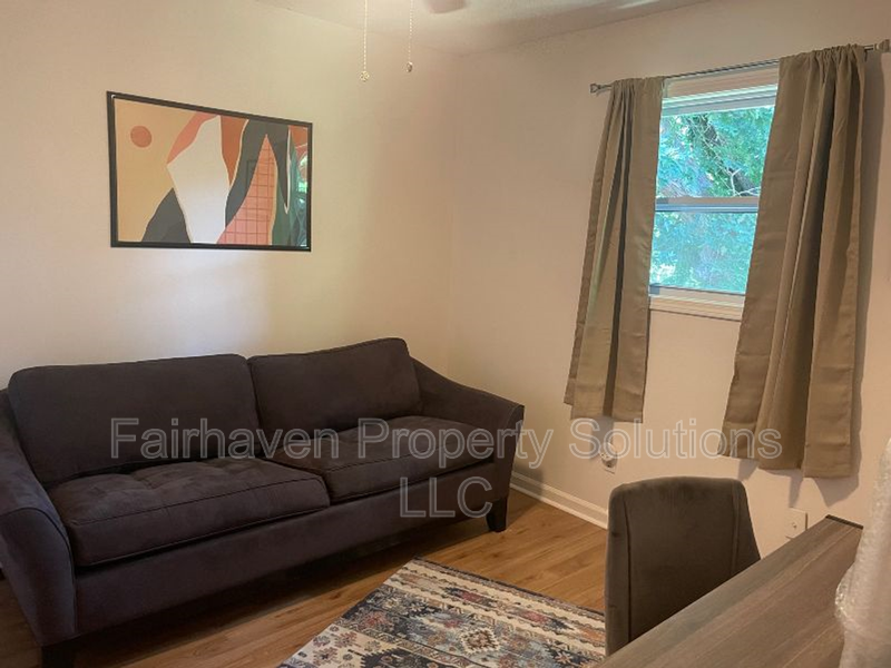 1859 Williams Ave - Photo 4 of 8