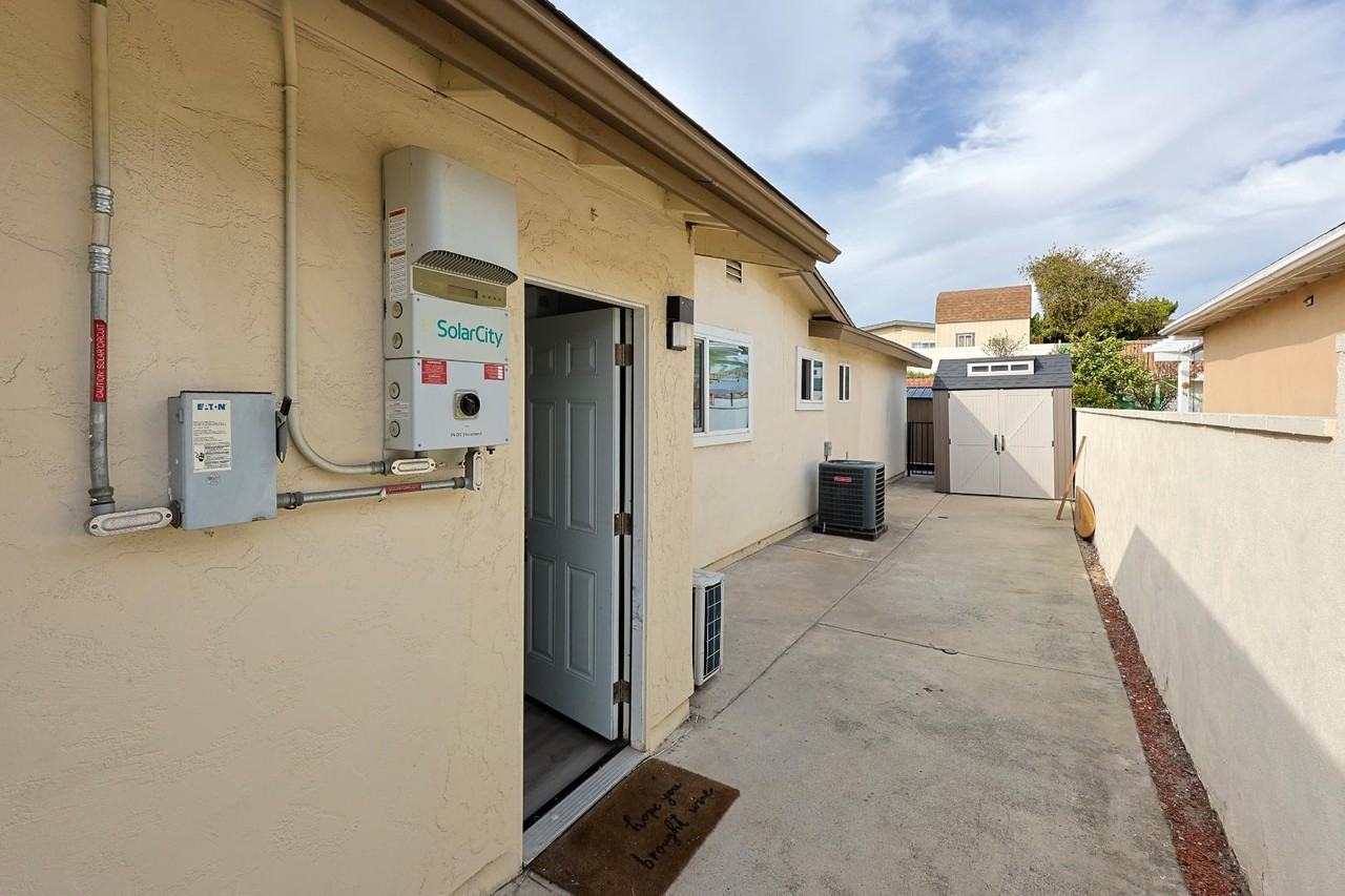 3772 Clavelita St - Photo 2 of 10