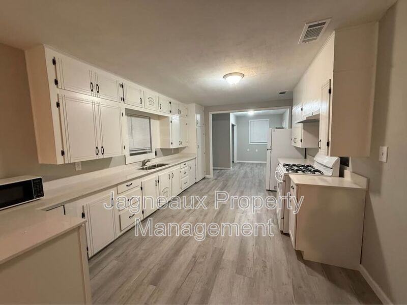 227 E Peach Ave - Photo 3 of 12