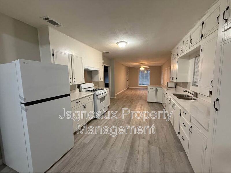 227 E Peach Ave - Photo 5 of 12