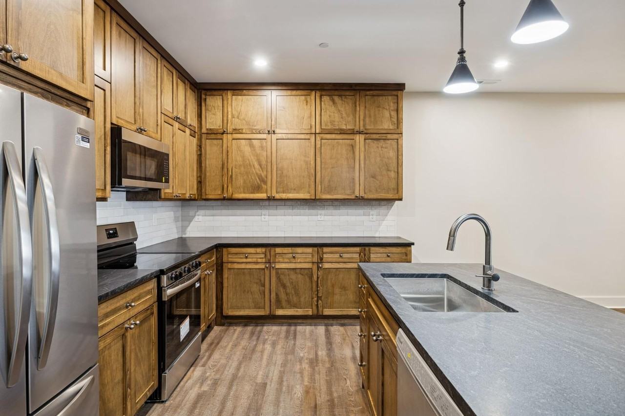 120 N Main St - Photo 4 of 20