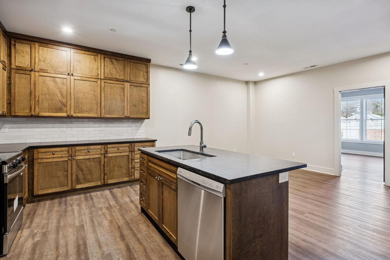 120 N Main St - Photo 6 of 20