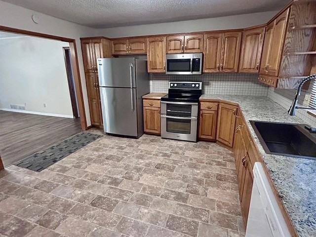 235 N Michigan Street - Photo 3 of 10