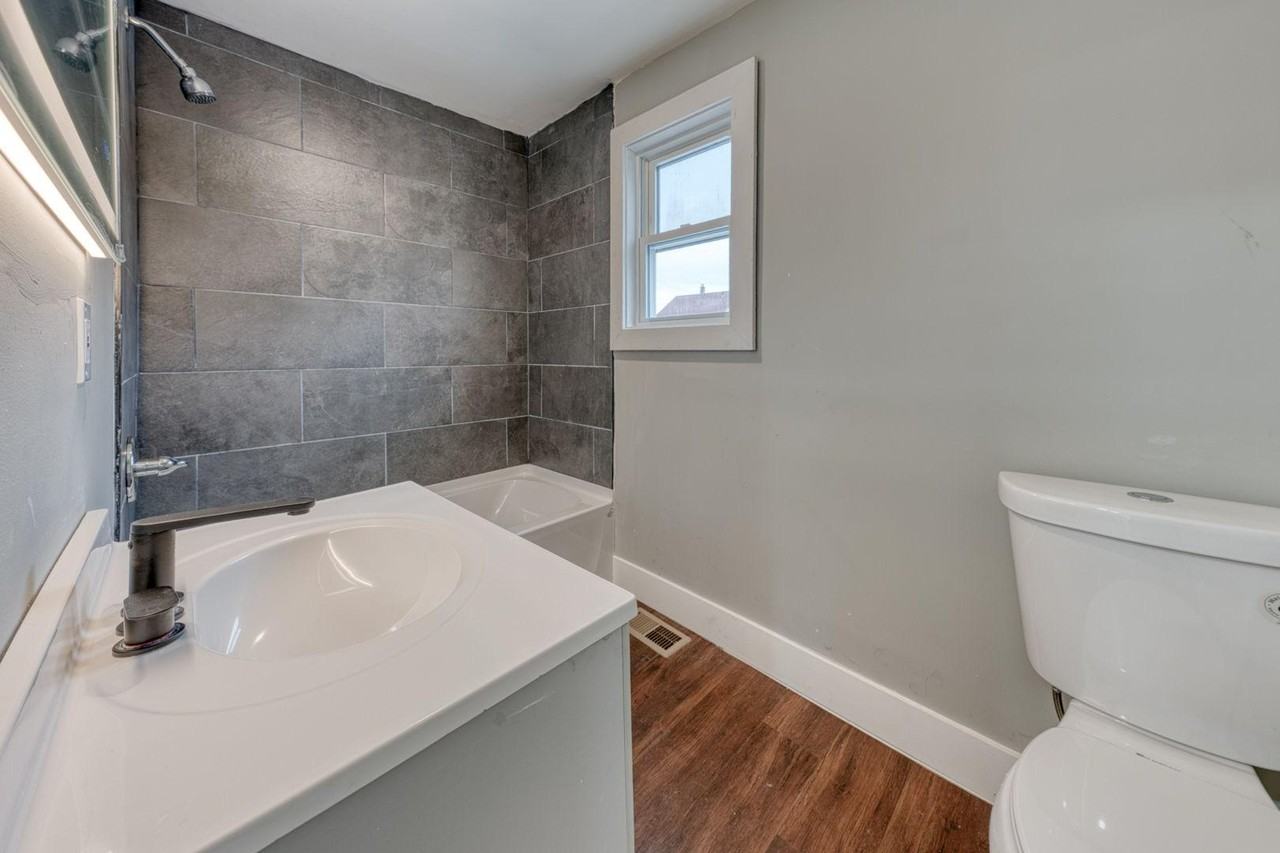 68 Lewis Ave - Photo 2 of 10