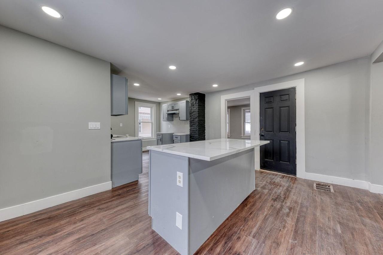 68 Lewis Ave - Photo 3 of 10