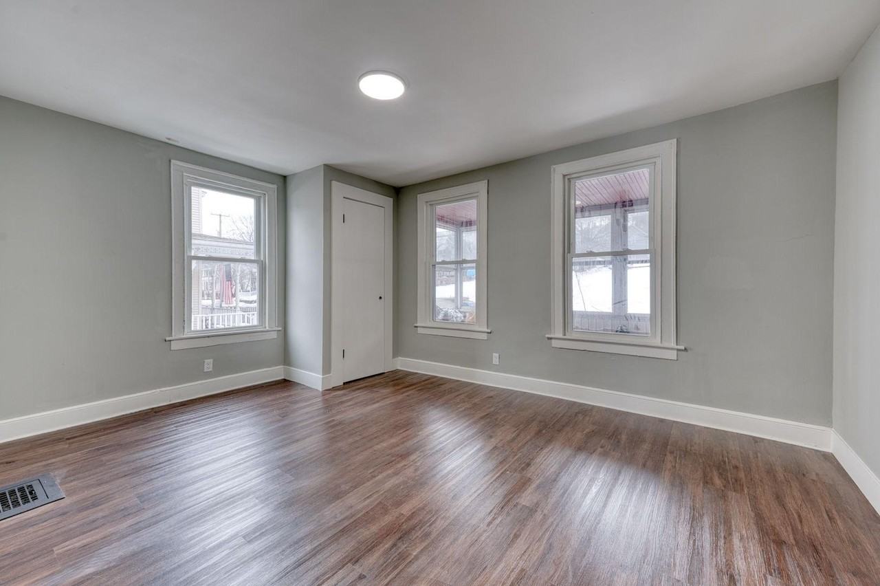 68 Lewis Ave - Photo 5 of 10